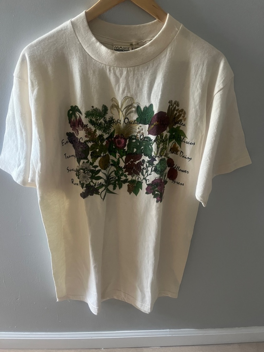 NWT Maze Vintage Floral Graphic Tee Size L - Picture 3 of 6